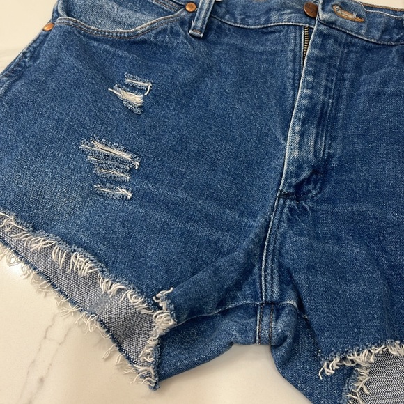 Wrangler cutoff shorts - Picture 6 of 8